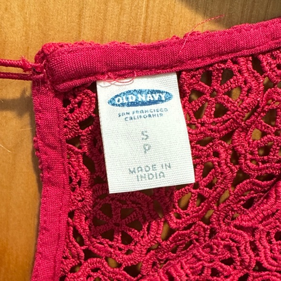 Old Navy Pink Sleeveless Lace Blouse - Picture 2 of 4